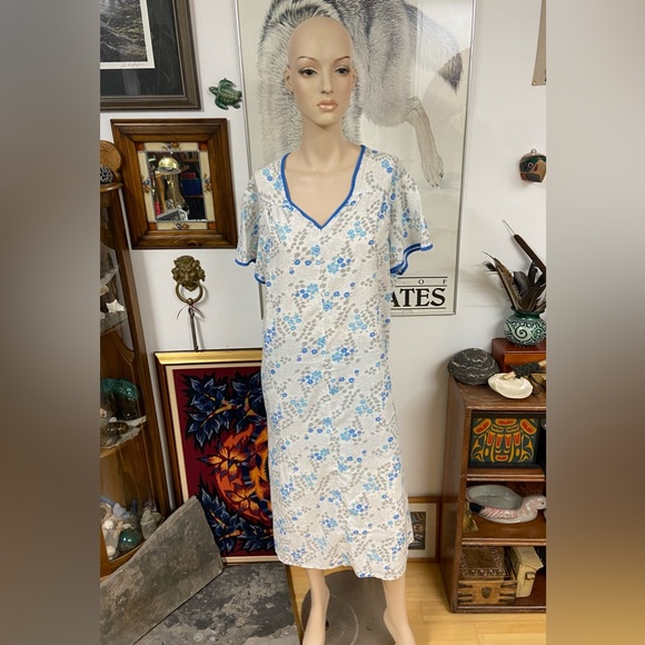 🐦‍⬛4/$20🐦‍⬛ Handmade Sleeping Gown with Blue Flowers - Picture 6 of 7